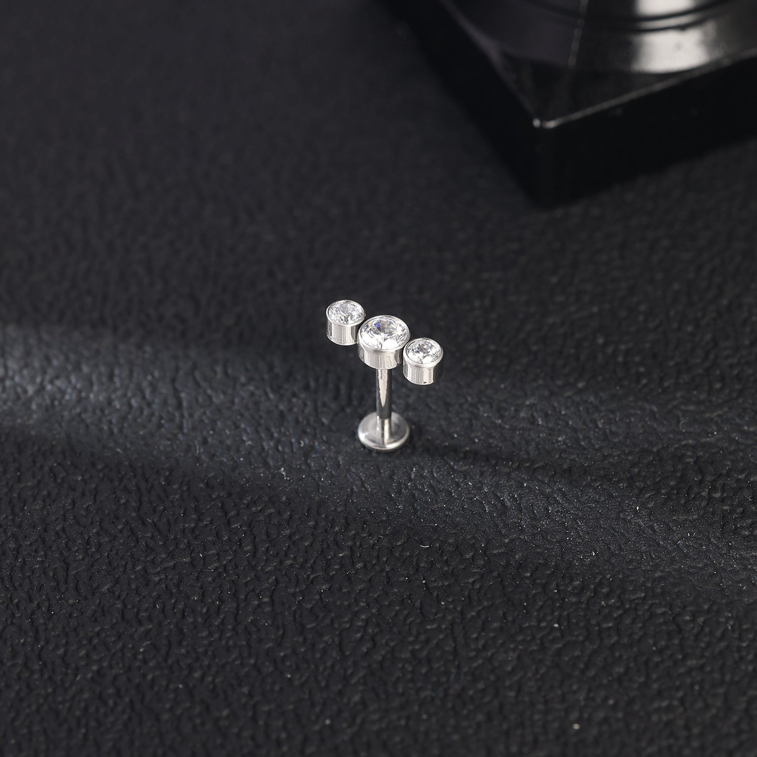 16g G23 Titanium Labret Ring Clear Zircon Stud Earring Threaded Conch Helix Lip Piercing